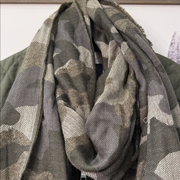 Banana Republic Quilted Olive Green Bomber Jacket - Picture 9 of 12